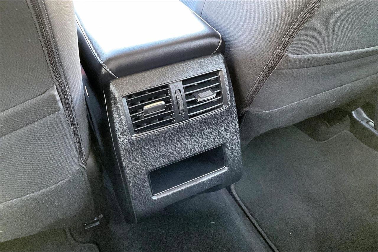 Used 2025 Mitsubishi Outlander ES image 12