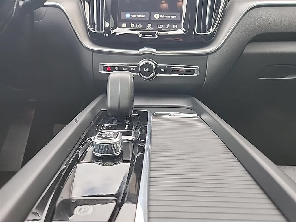 Certified 2025 Volvo XC60 T8 Core AWD/4WD image 33