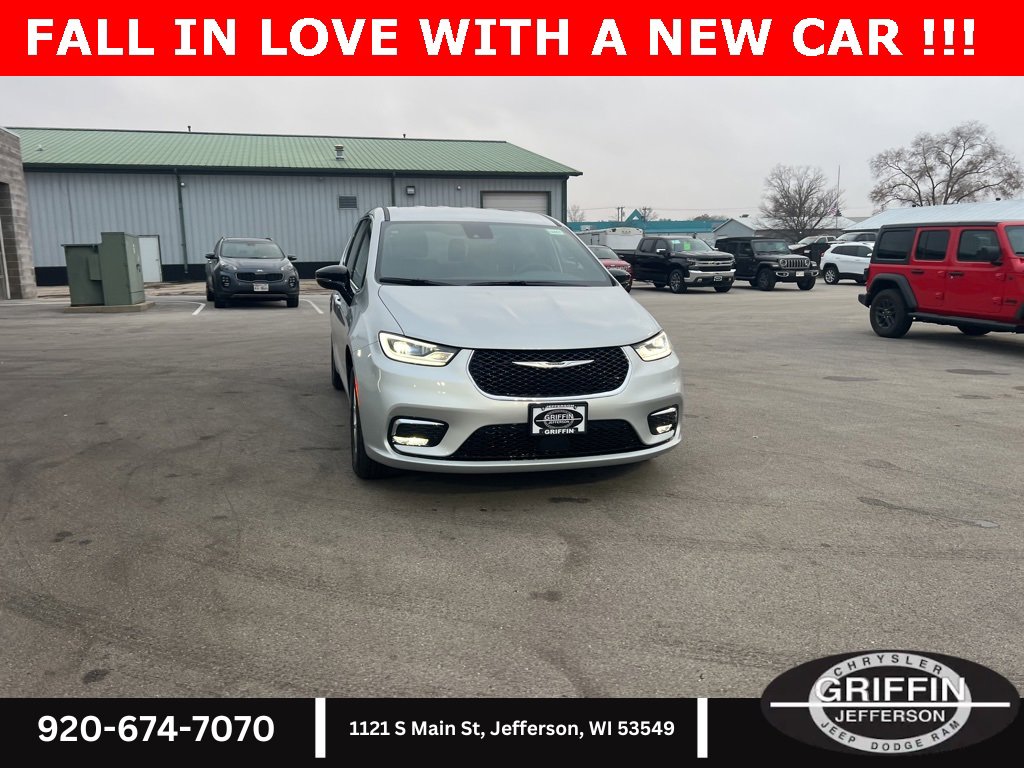 New 2026 Chrysler Pacifica Select image 4