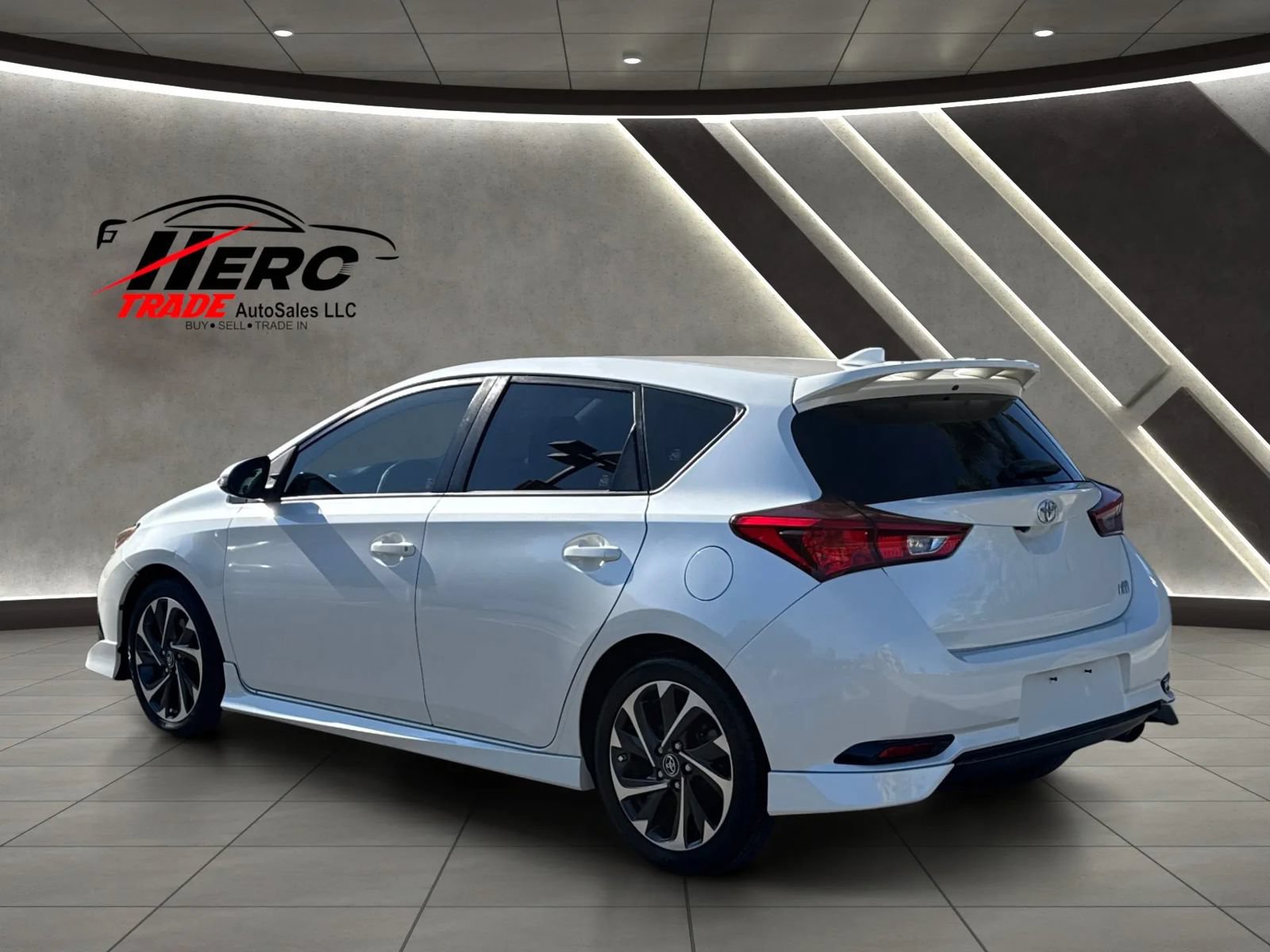 Used 2017 Toyota Corolla iM w/ Carpet Mat Package FWD image 8