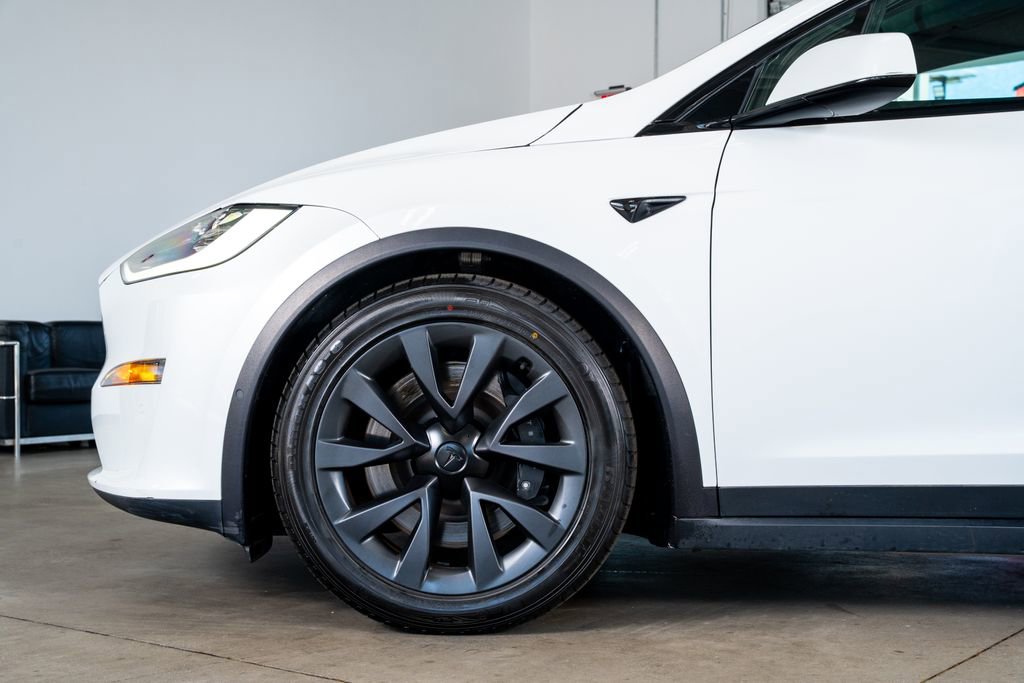 Used 2022 Tesla Model X Plaid image 9