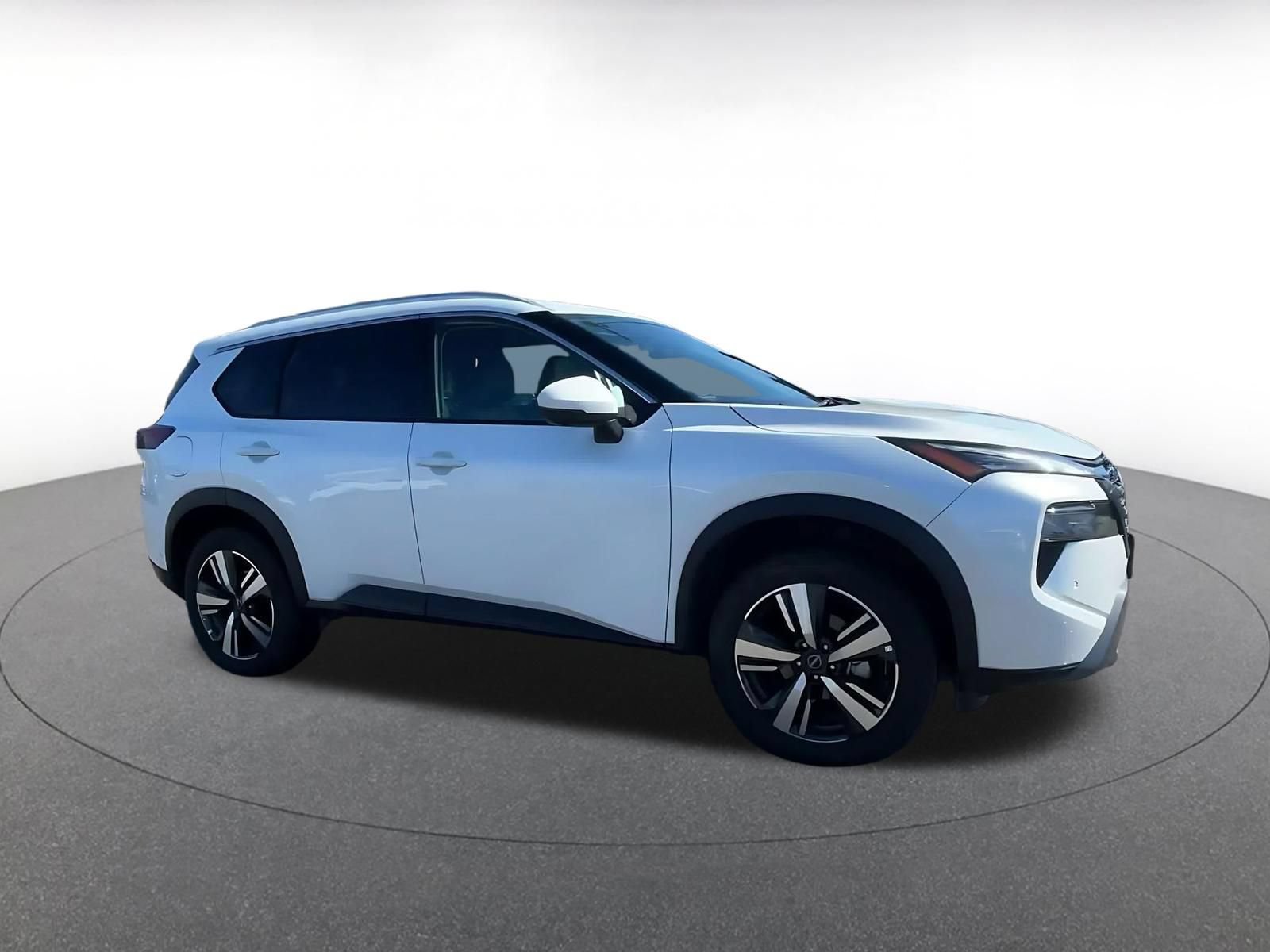 Used 2026 Nissan Rogue SL AWD/4WD image 2