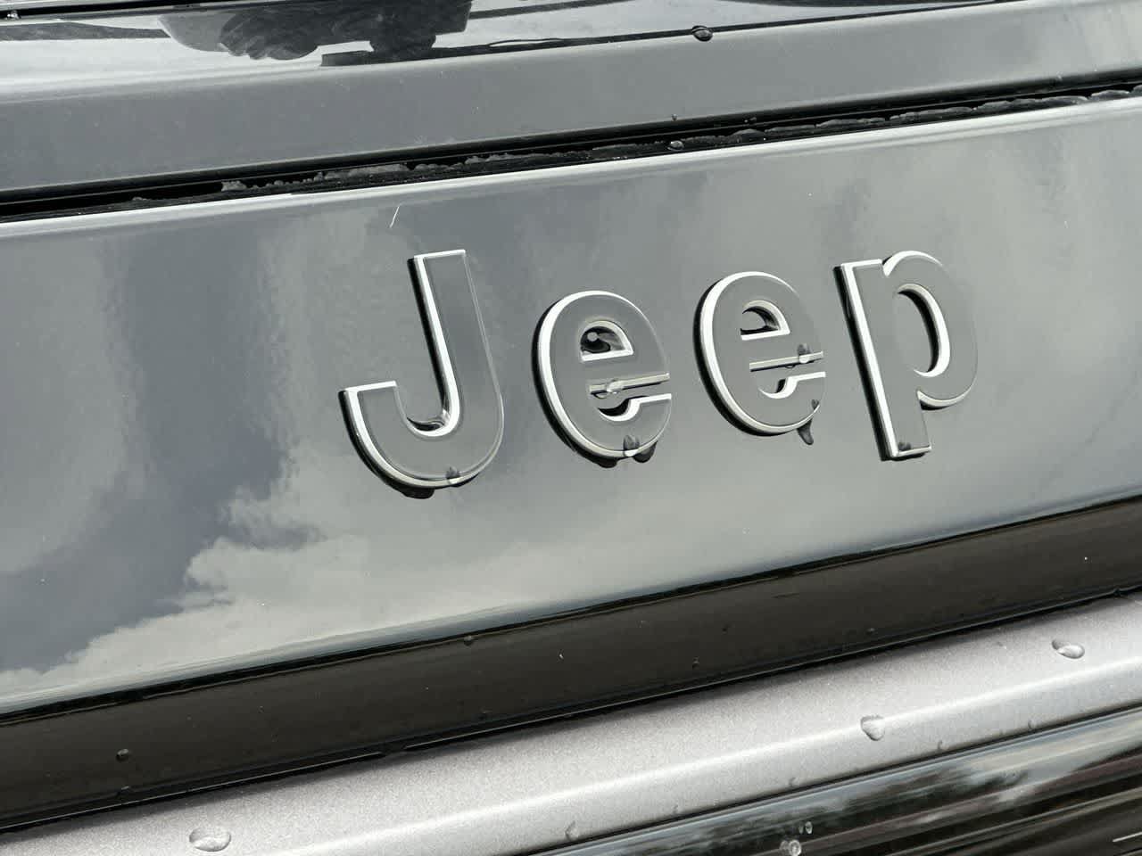 New 2026 Jeep Grand Wagoneer Summit AWD/4WD image 11