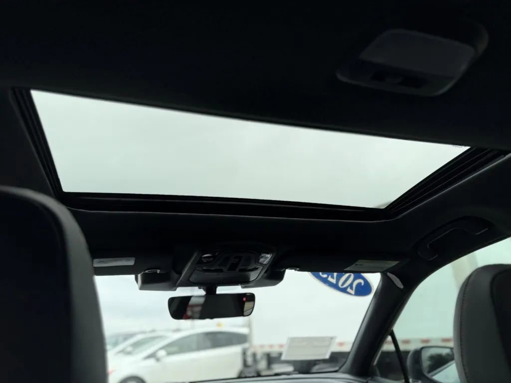 Used 2025 Subaru Outback Wilderness w/ Wilderness Package image 19