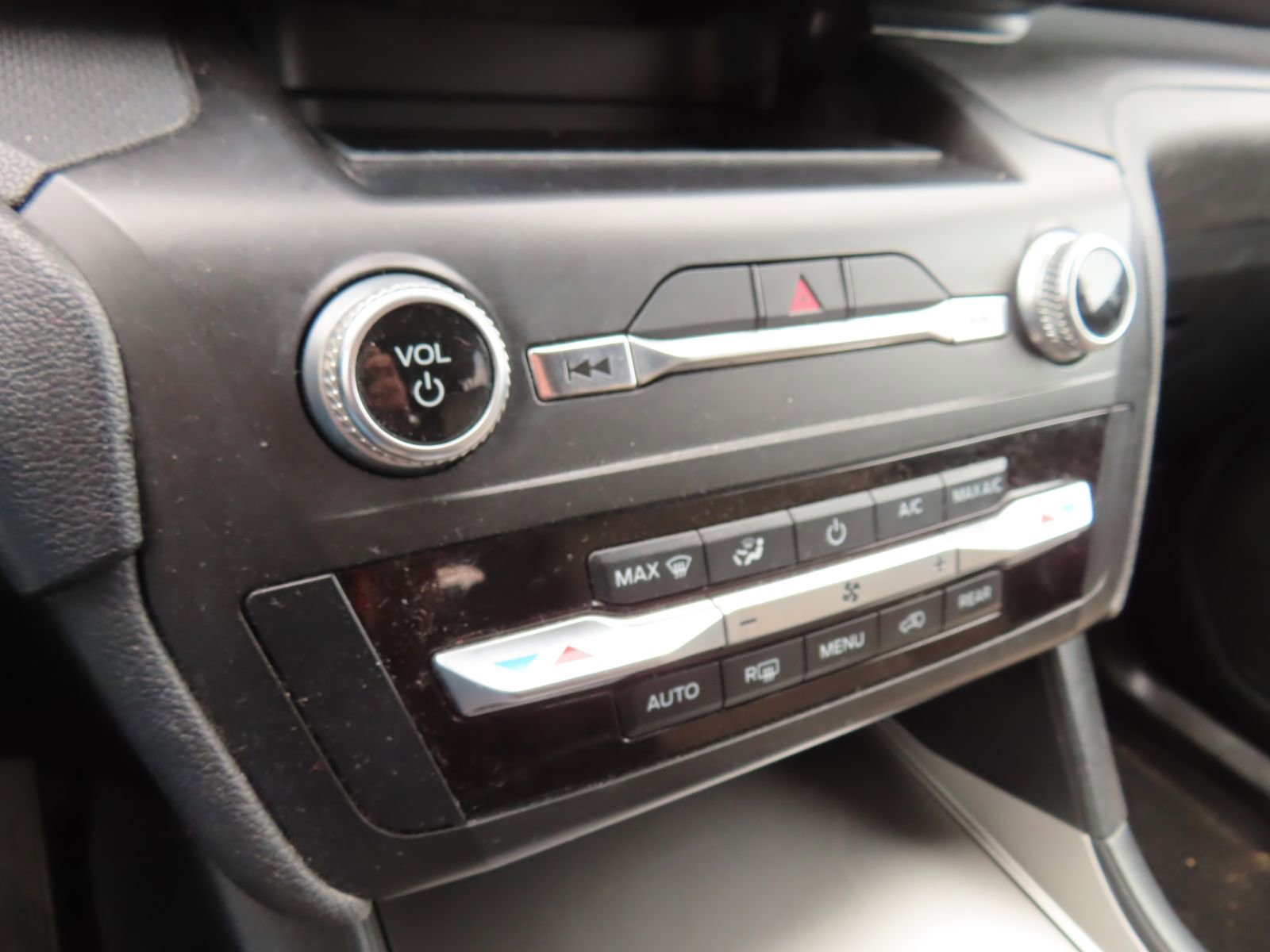 Used 2020 Ford Explorer 4WD image 23