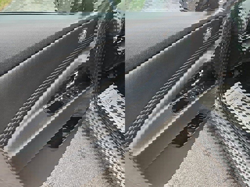 Used 2023 Hyundai Elantra SEL w/ Convenience Package image 9