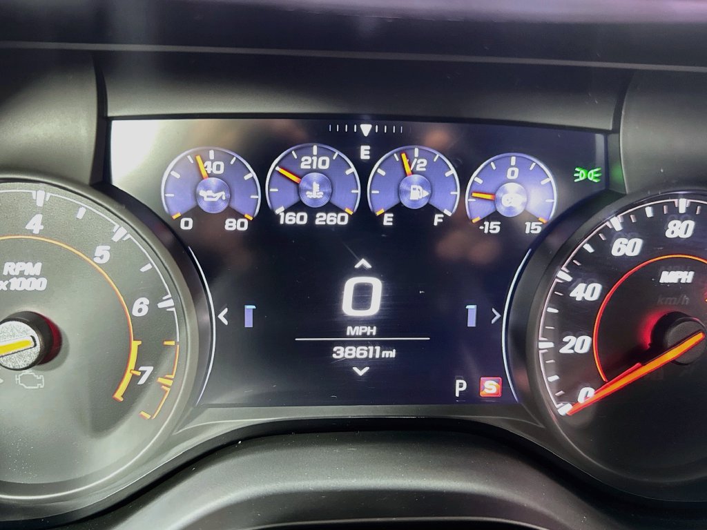 Used 2019 Chevrolet Camaro ZL1 RWD image 16