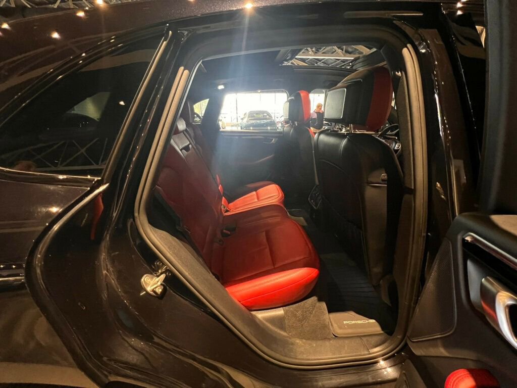 Used 2020 Porsche Macan S image 14