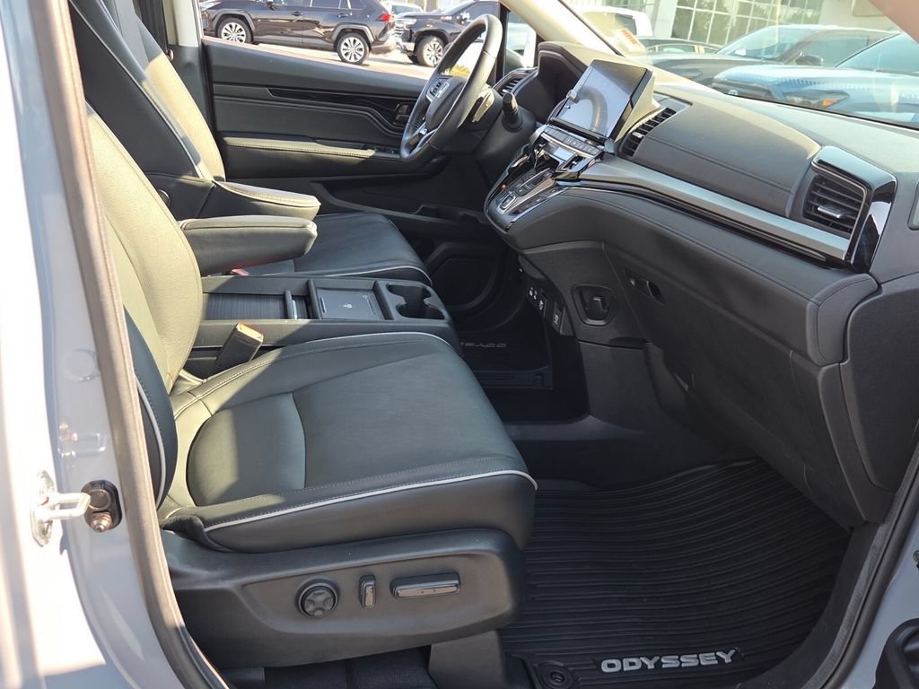 Used 2025 Honda Odyssey Touring image 16