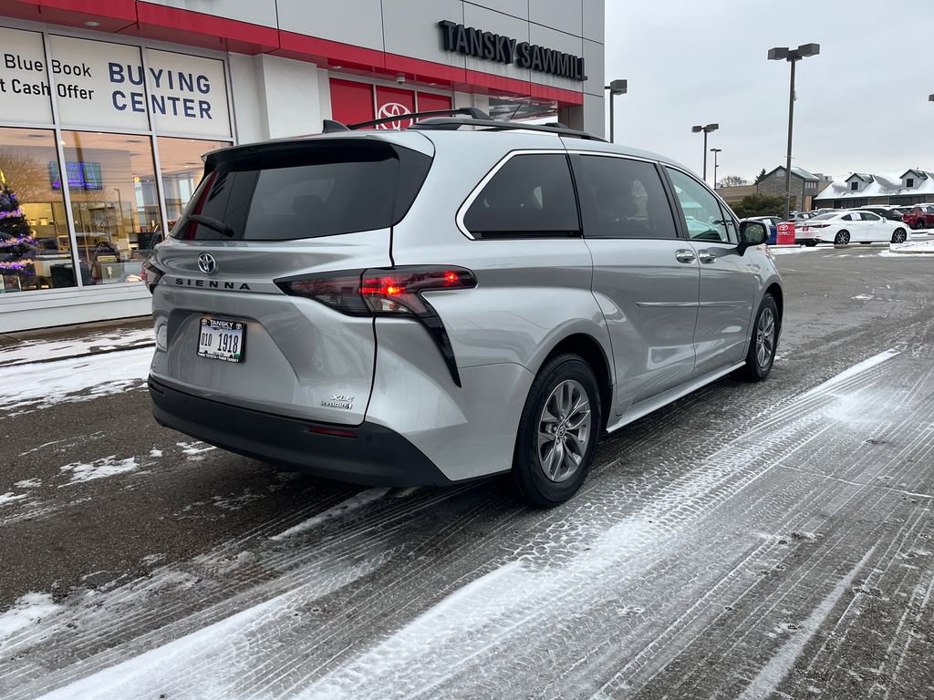Certified 2023 Toyota Sienna XLE image 5