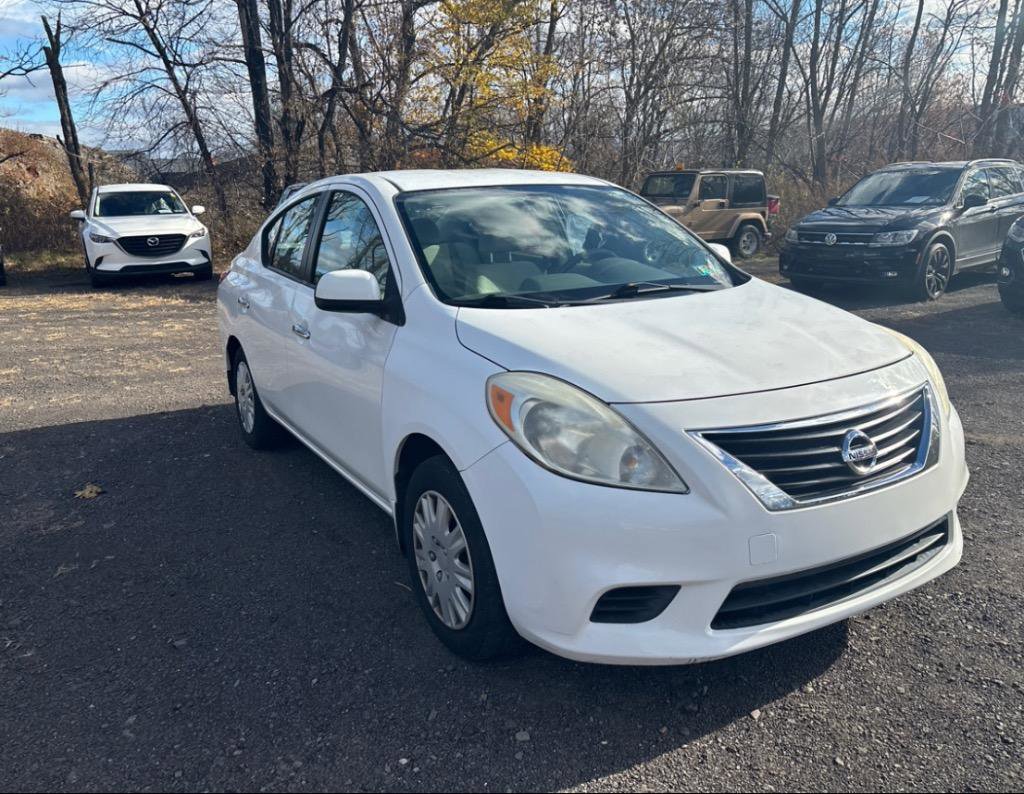 Used 2012 Nissan Versa SV image 3