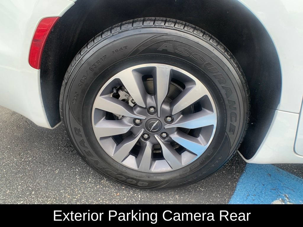 Used 2023 Chrysler Pacifica Touring-L FWD image 31