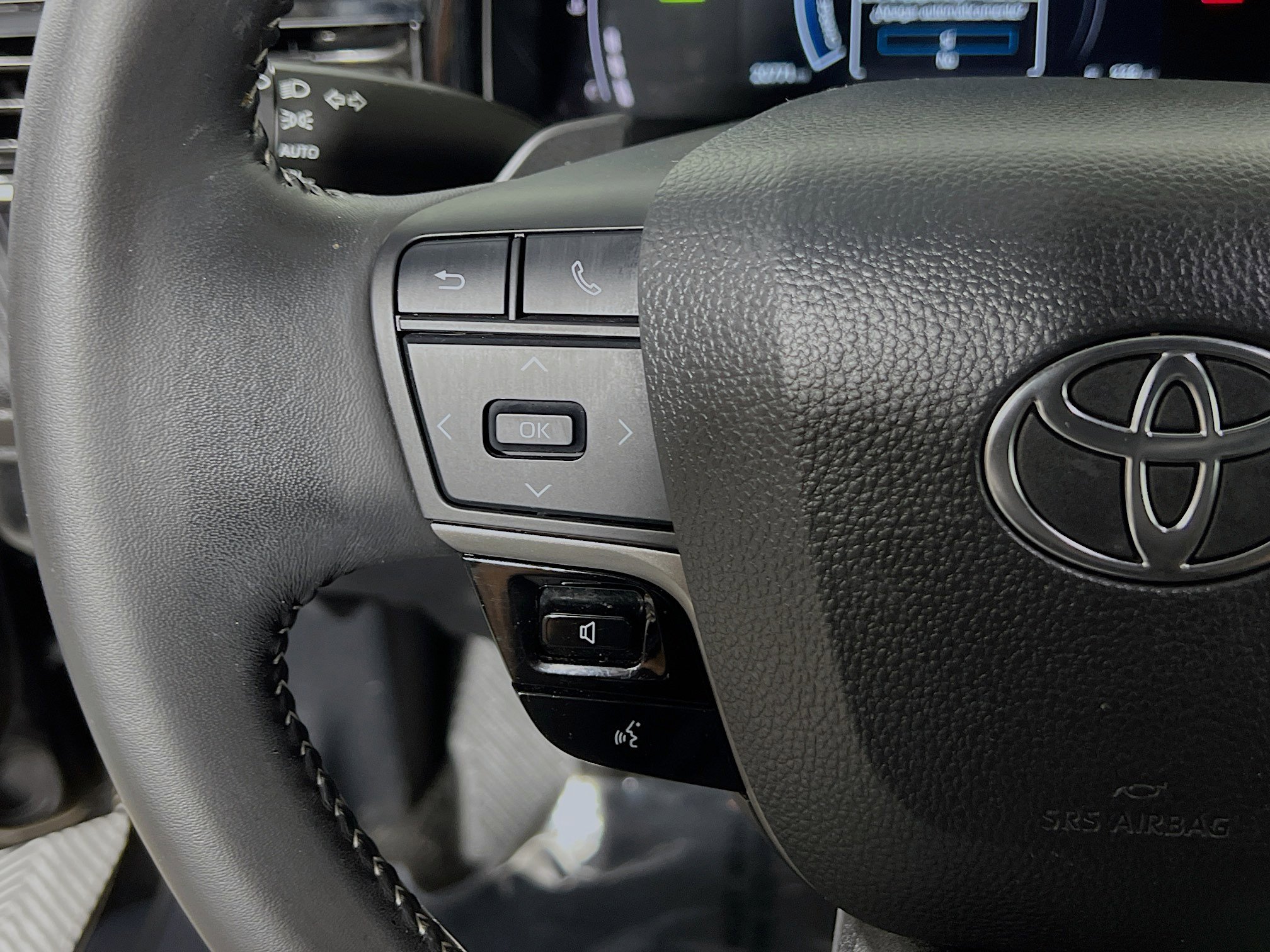 Used 2025 Toyota Camry SE image 19