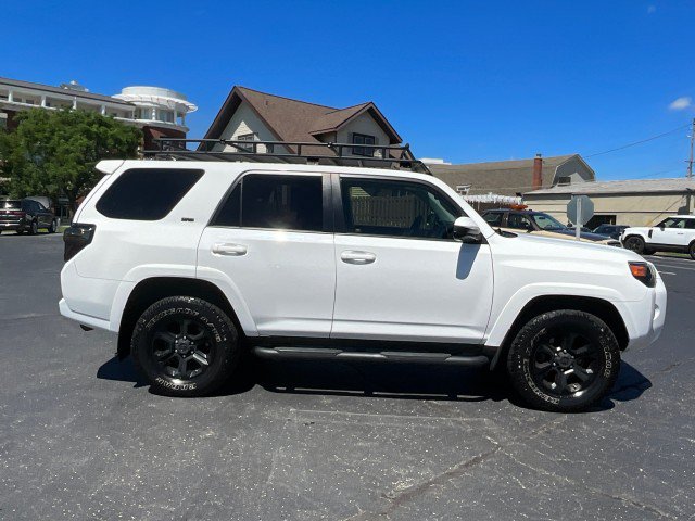 Used 2020 Toyota 4Runner SR5 AWD/4WD image 8