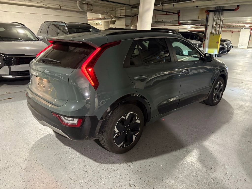 Certified 2023 Kia Niro Wave w/ Wave Preserve Package FWD image 3
