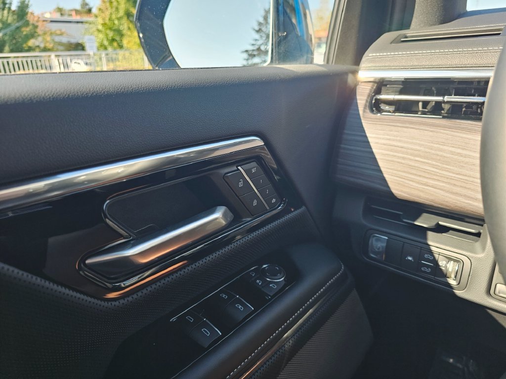 Used 2026 GMC Sierra EV Denali AWD/4WD image 32