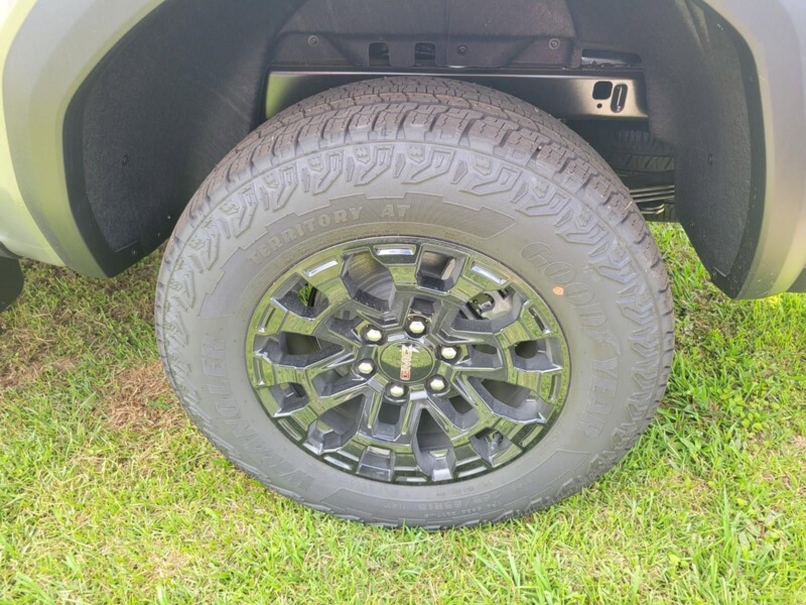 New 2026 GMC Canyon Elevation w/ Convenience Package RWD image 8