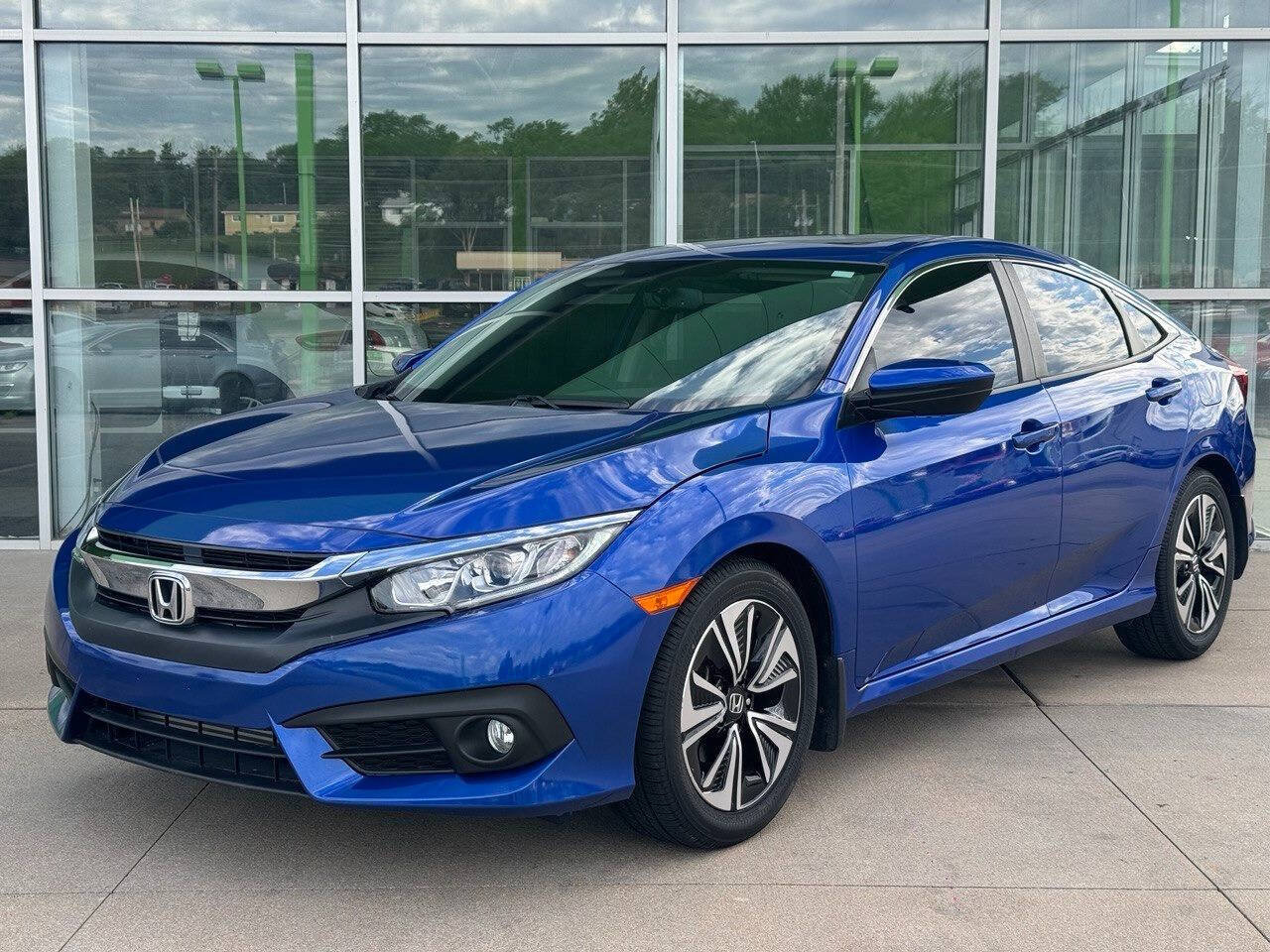 Used 2017 Honda Civic EX-L image 2