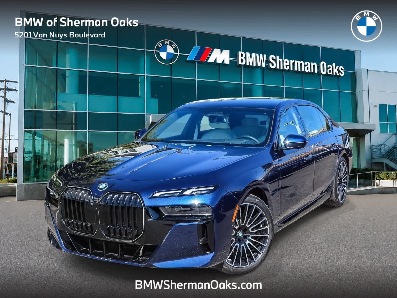 Used 2026 BMW 750e xDrive AWD/4WD image 1