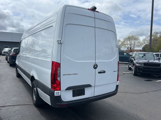 Used 2025 Mercedes-Benz Sprinter 2500 image 2