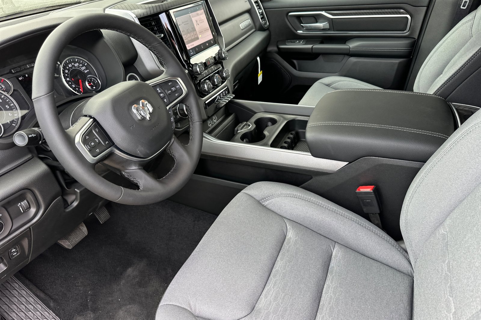 New 2026 RAM 1500 4x4 Crew Cab image 9