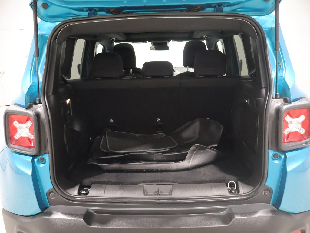 Used 2021 Jeep Renegade Latitude w/ Sun & Sound Group AWD/4WD image 5