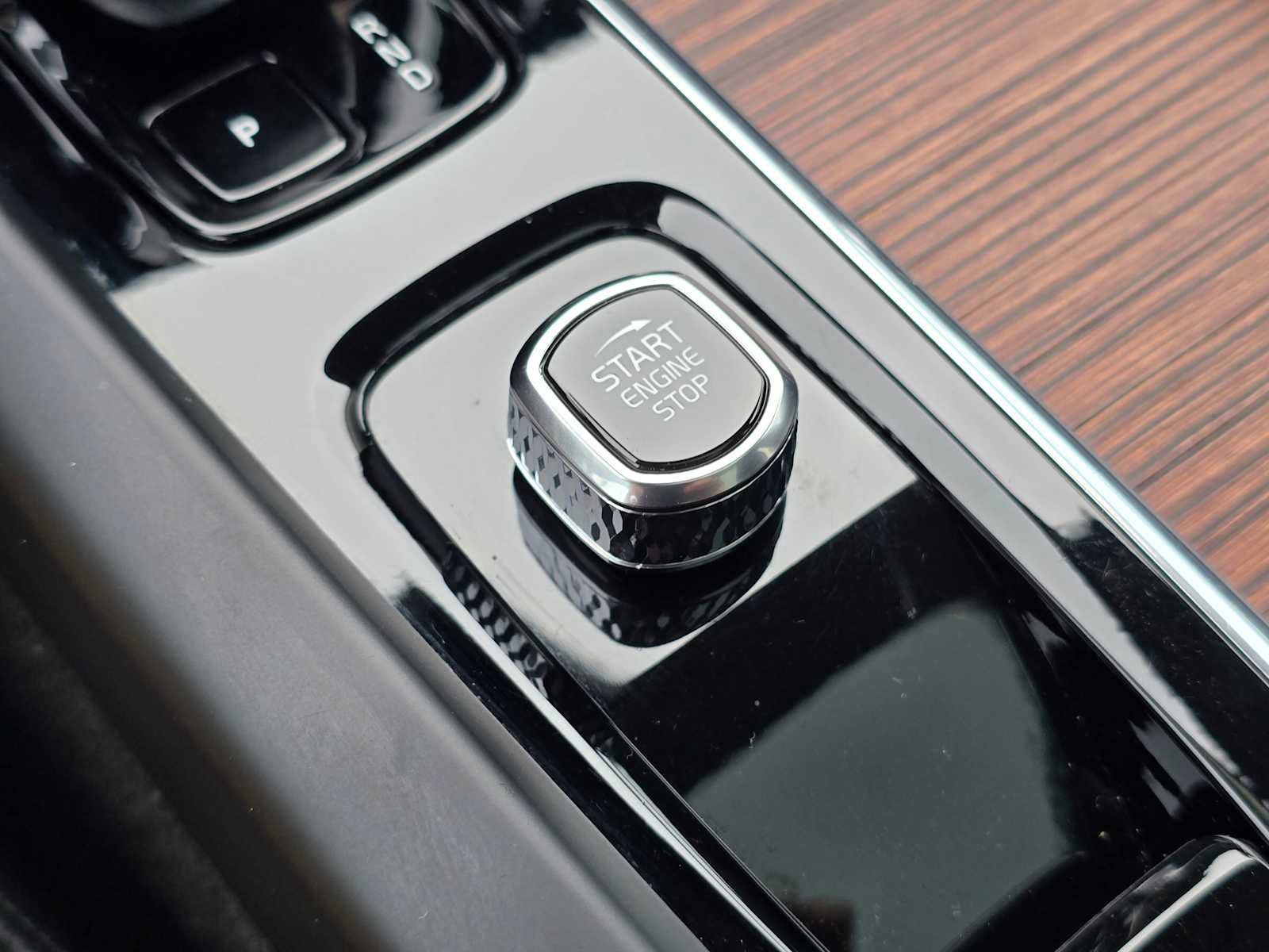 Certified 2025 Volvo V60 B5 Cross Country Plus image 33