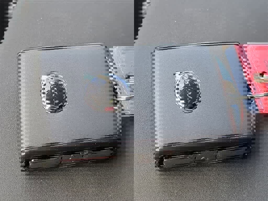 New 2026 Volvo XC90 B6 Plus w/ Protection Package Premier image 31