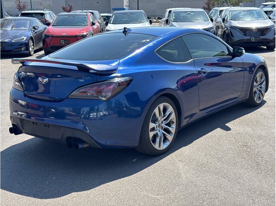 Used 2014 Hyundai Genesis 3.8 RWD image 3