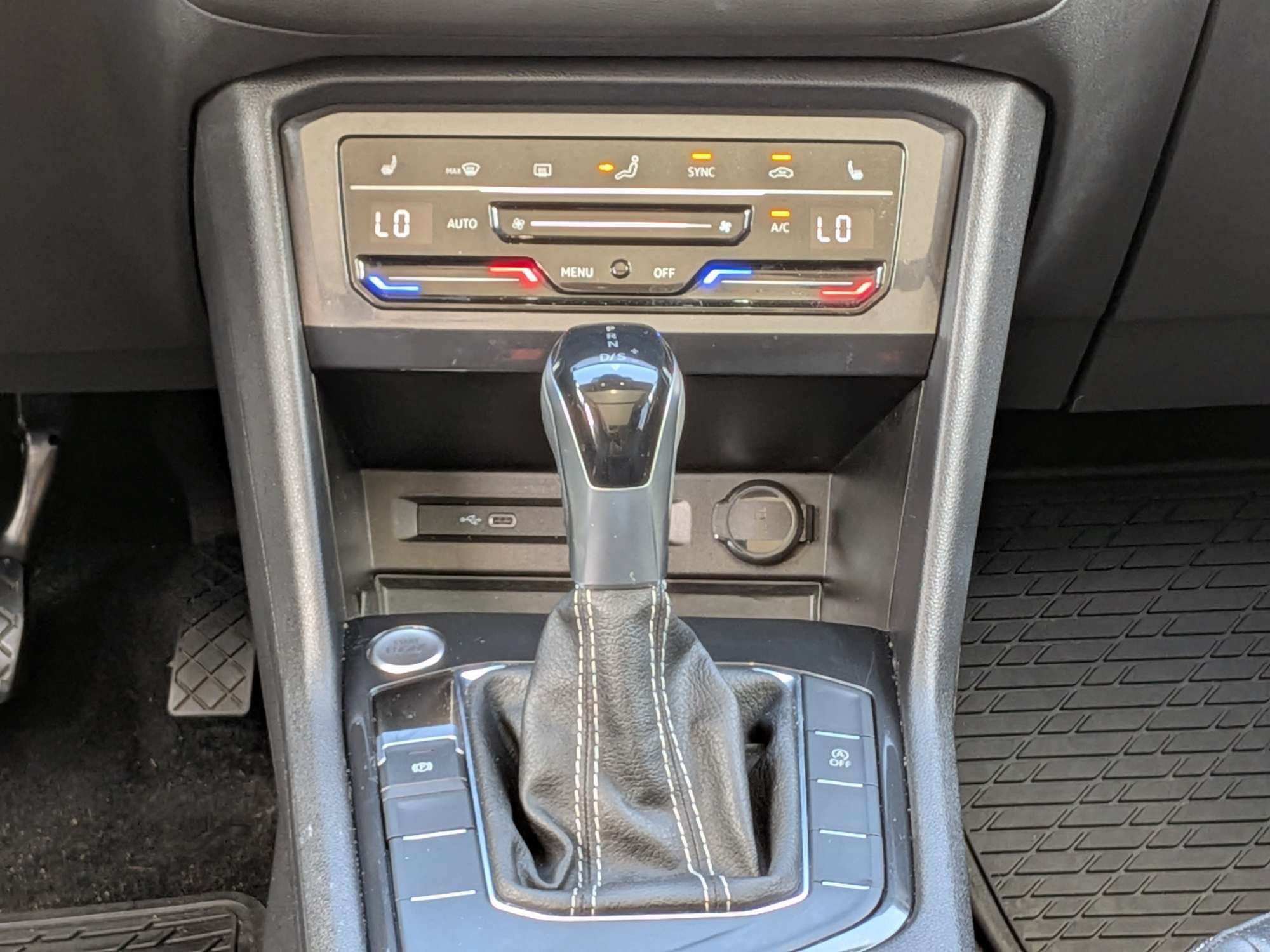 Used 2022 Volkswagen Tiguan SE w/ Panoramic Sunroof Package FWD image 18
