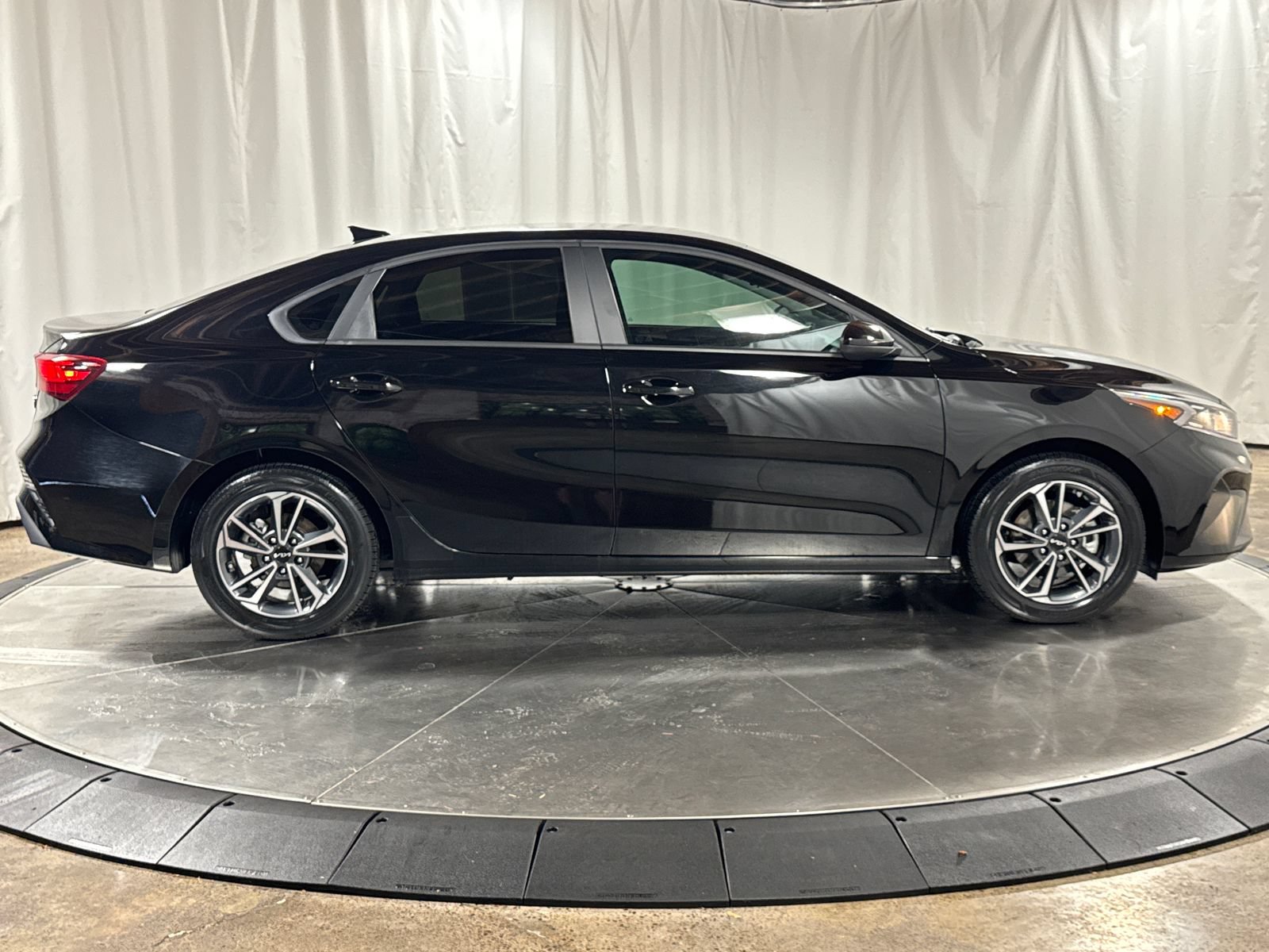Used 2024 Kia Forte LXS FWD image 6
