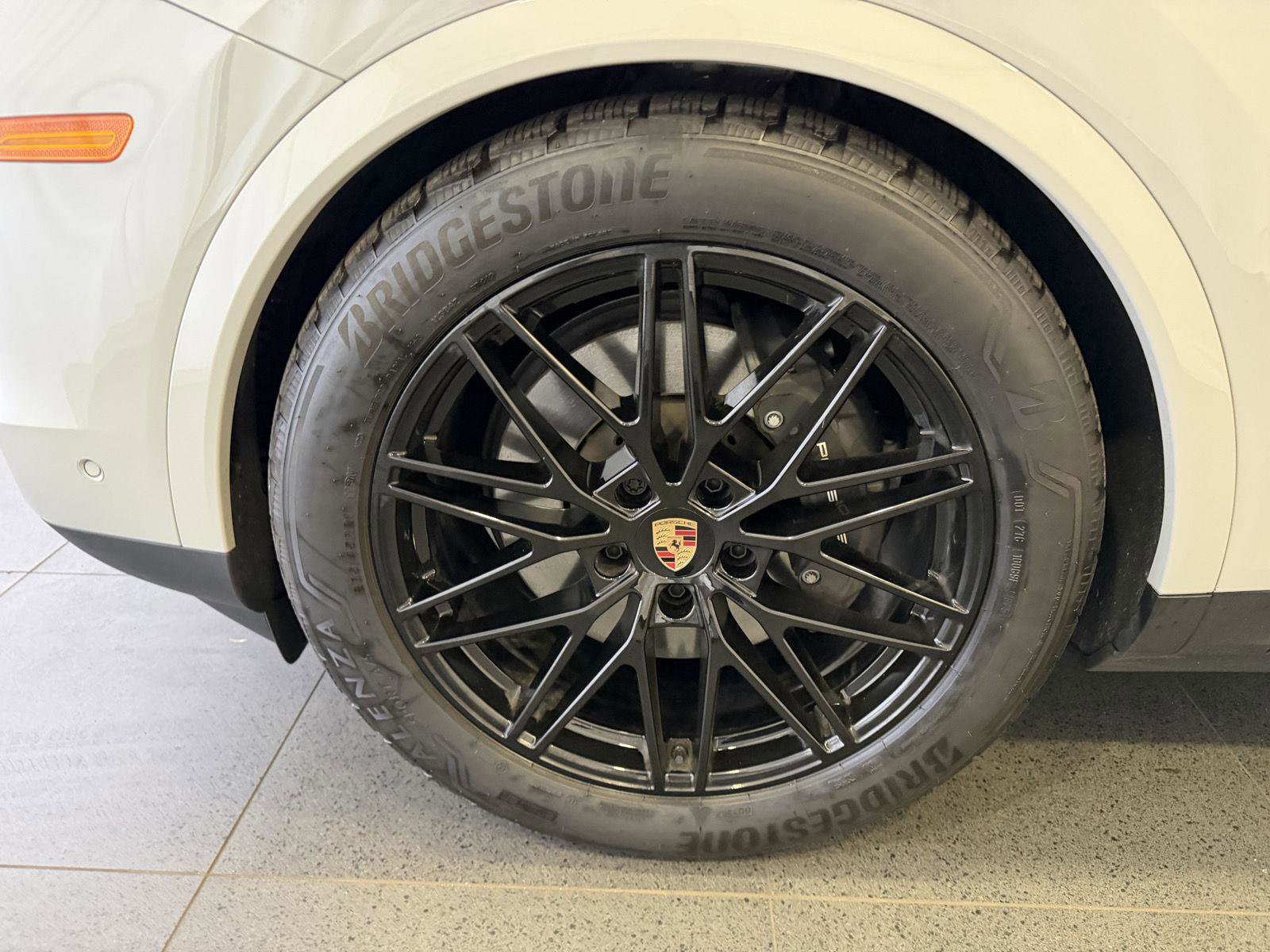 Certified 2025 Porsche Cayenne Coupe image 10