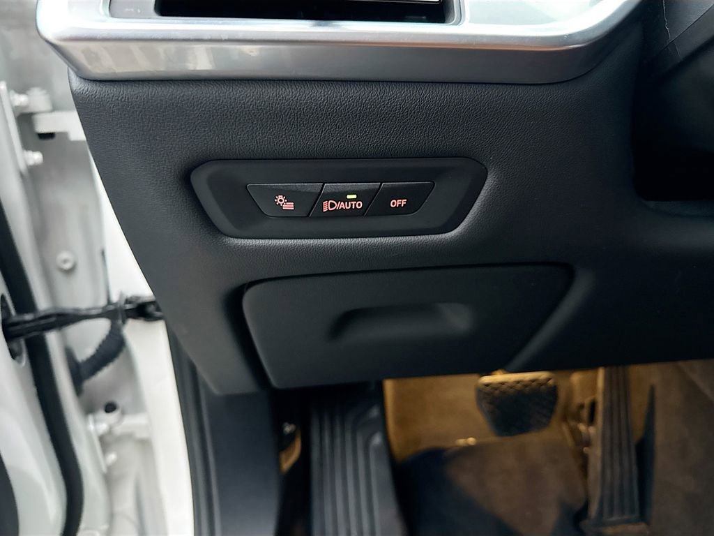 Used 2024 BMW X5 xDrive50e w/ Parking Assistance Package image 9