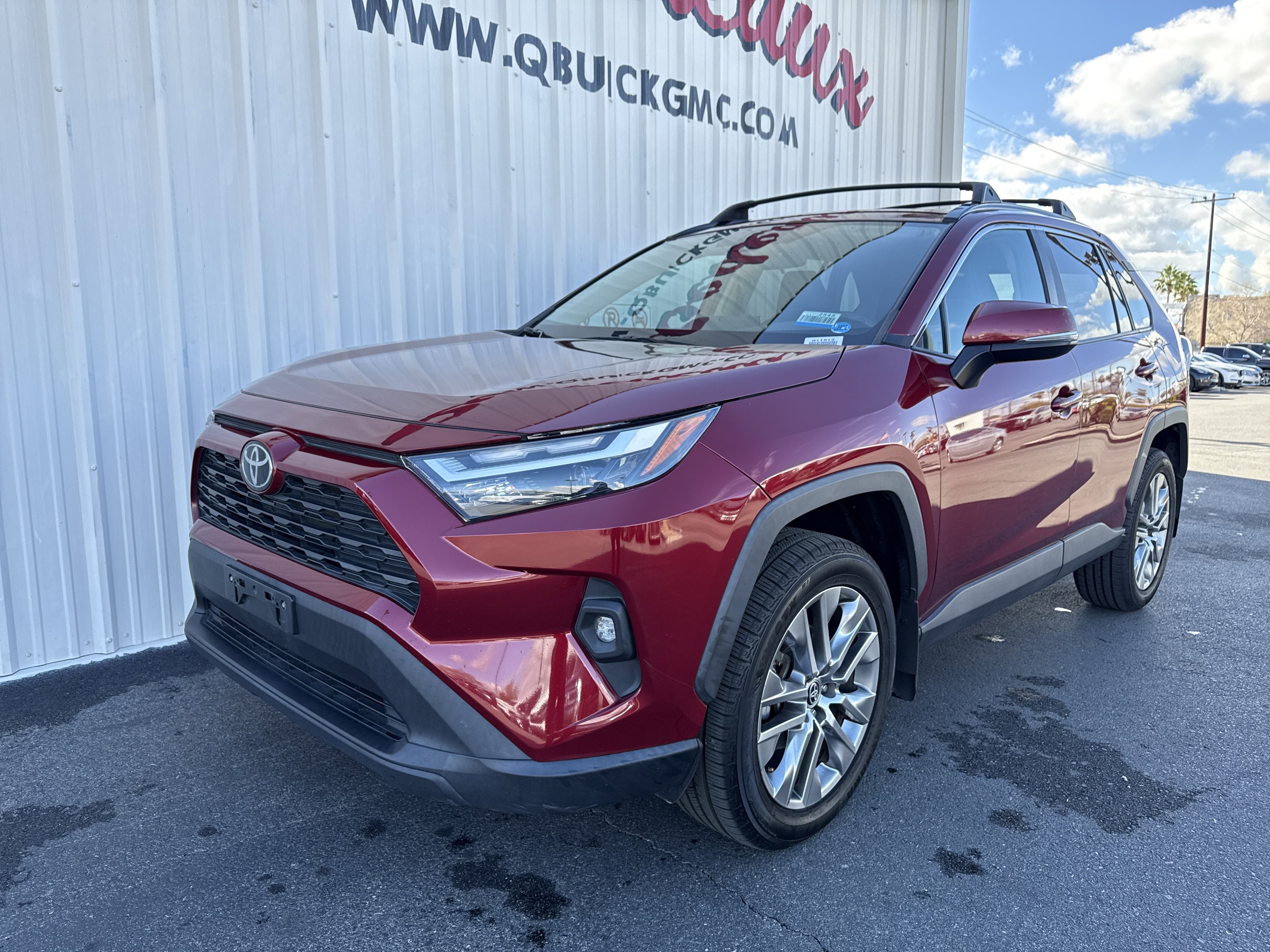 Used 2022 Toyota RAV4 XLE Premium image 7