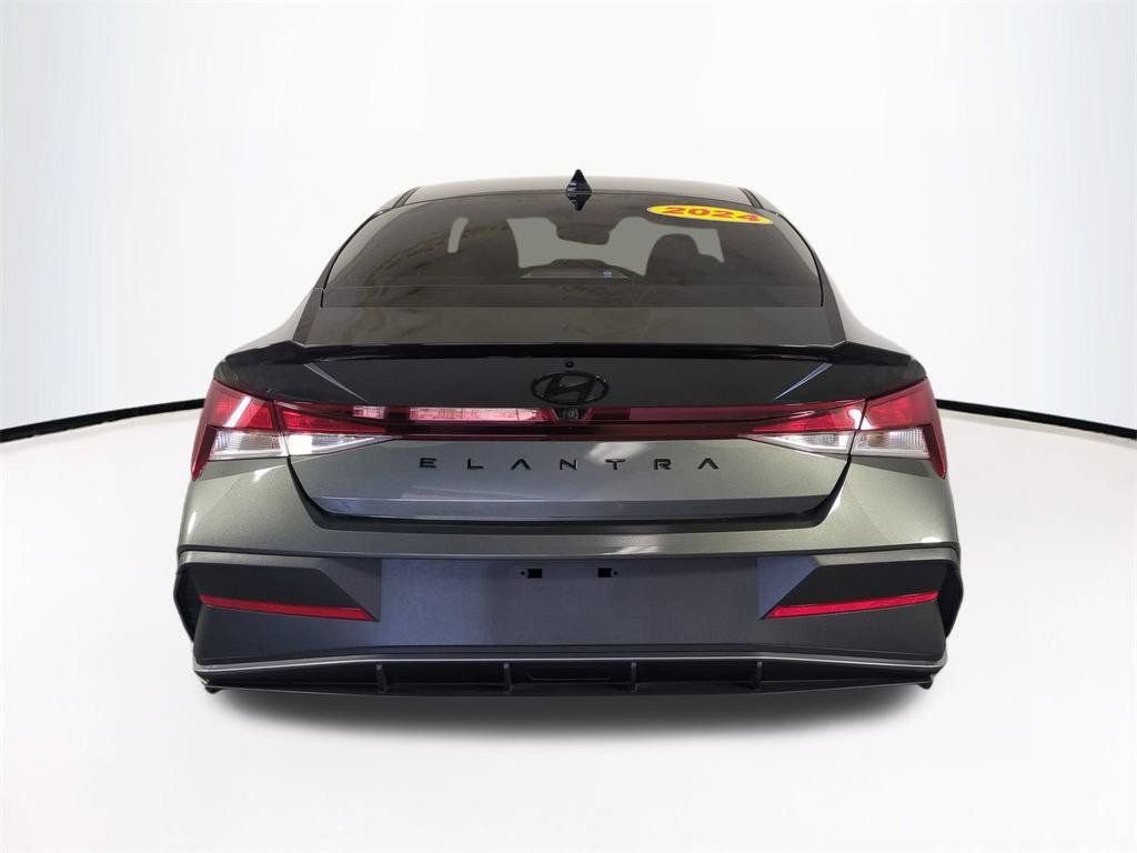 Used 2024 Hyundai Elantra SEL FWD image 6