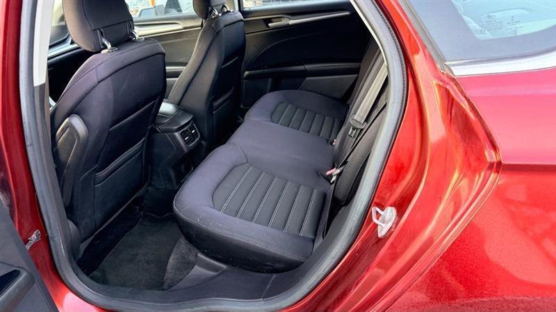 Used 2014 Ford Fusion SE image 11