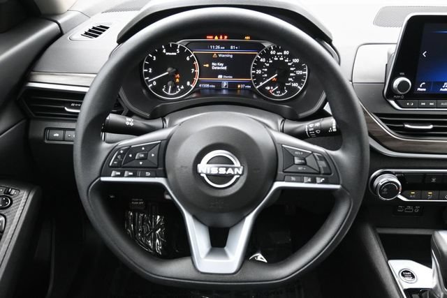 Used 2025 Nissan Altima 2.5 SV FWD image 15
