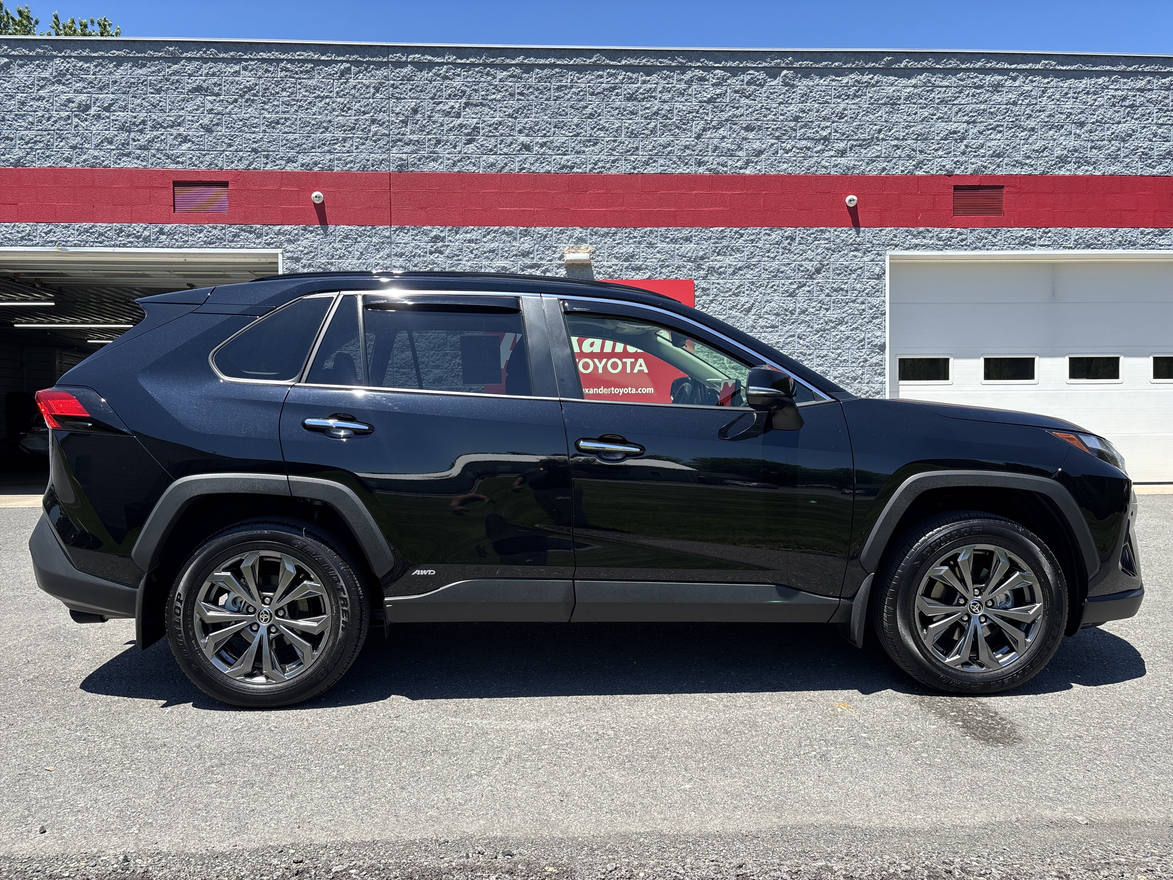Certified 2025 Toyota RAV4 Limited w/ Advanced Technology Package AWD/4WD image 2