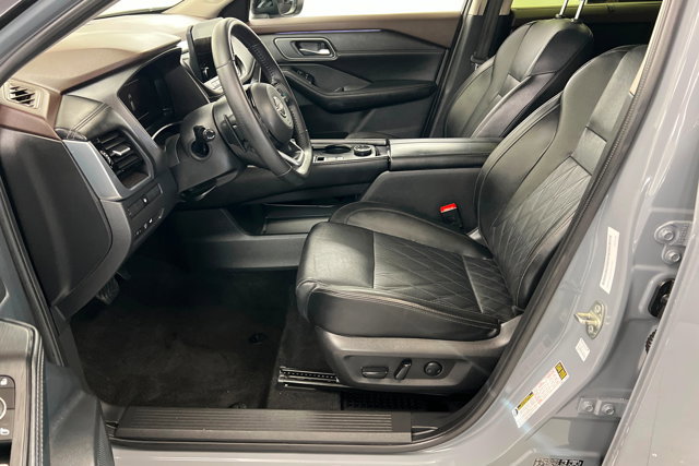 Used 2023 Nissan Rogue Platinum image 17