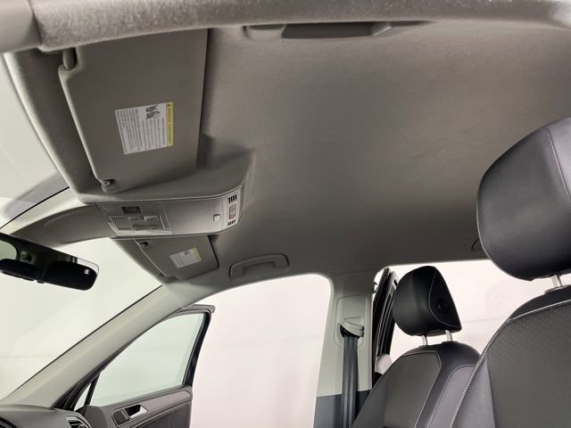 Used 2023 Volkswagen Tiguan SE image 32