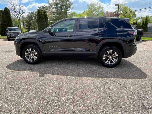 Used 2026 Chevrolet Equinox LT AWD/4WD image 2