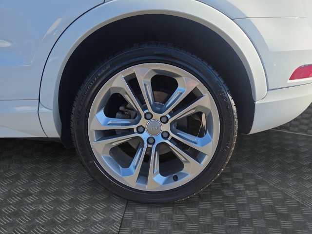 Used 2018 Audi Q3 2.0T Premium Plus w/ Premium Plus Package AWD/4WD image 37