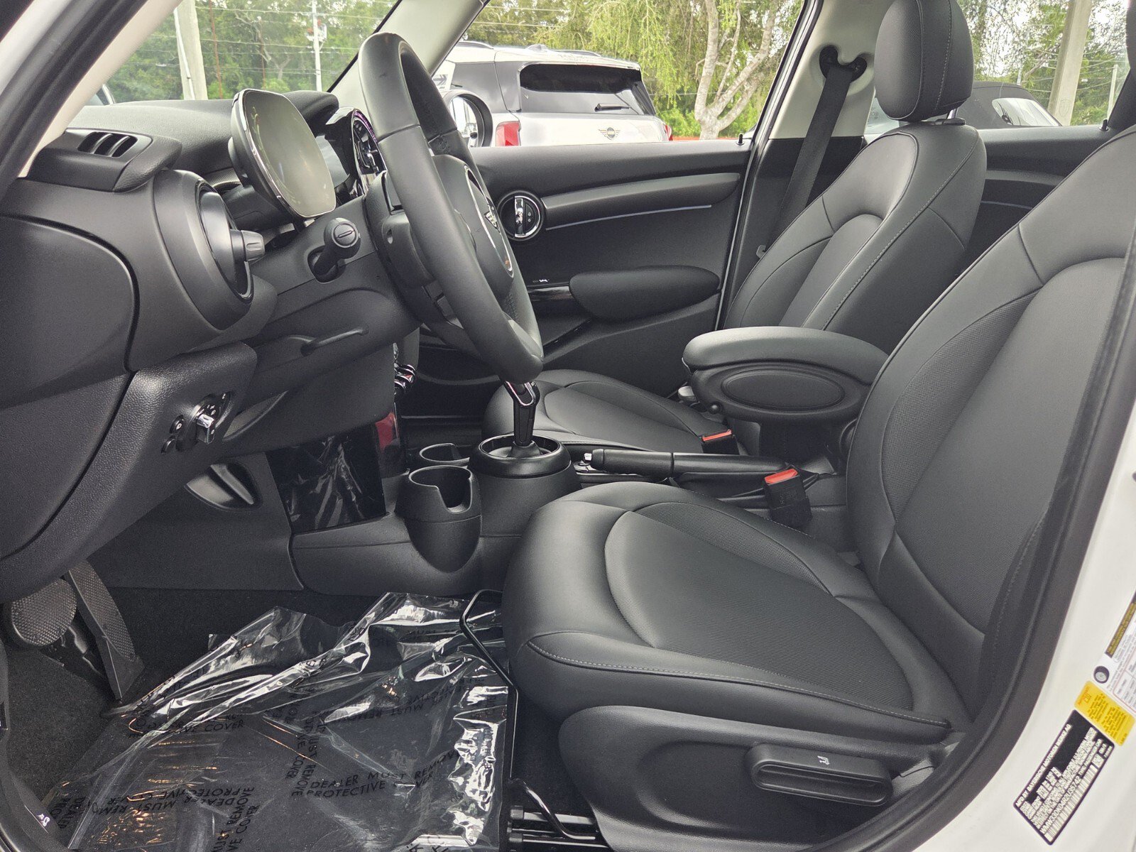 Used 2024 MINI Cooper 4-Door Hardtop FWD image 10