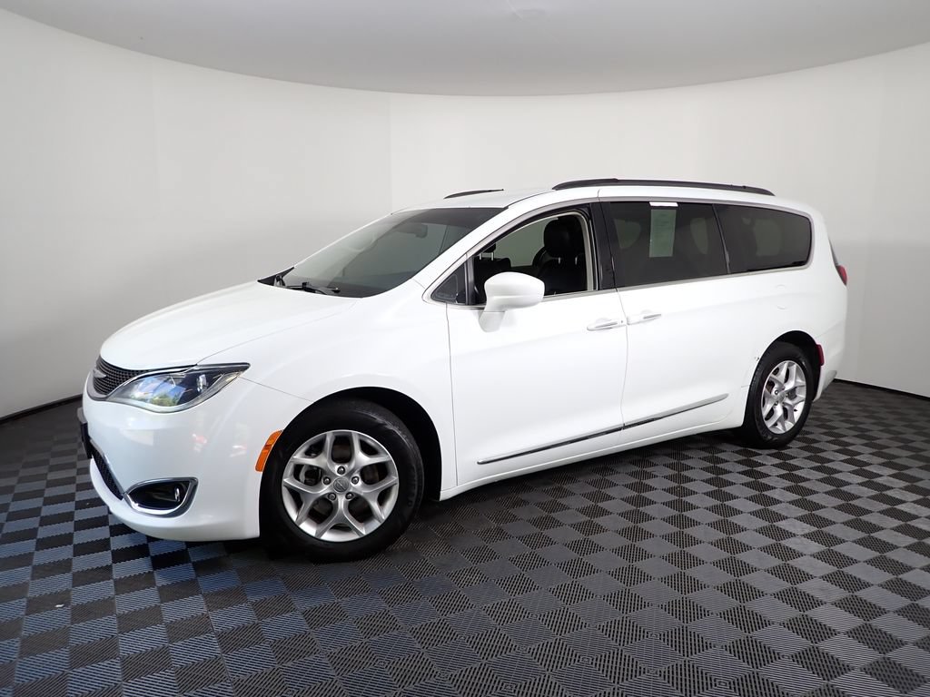 Used 2017 Chrysler Pacifica Touring-L w/ Tire & Wheel Group FWD image 9