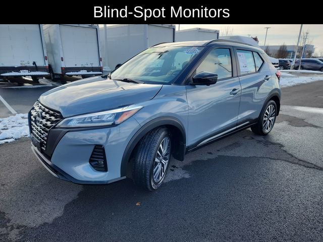 Used 2023 Nissan Kicks SR w/ SR Premium Package image 3