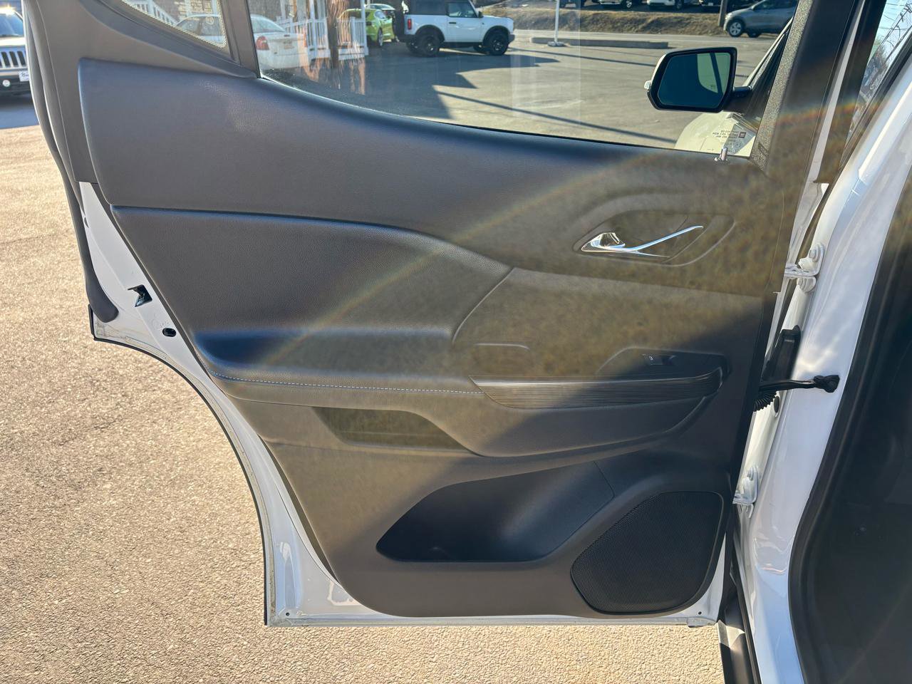 Used 2023 GMC Acadia SLT w/ Elevation Edition image 18