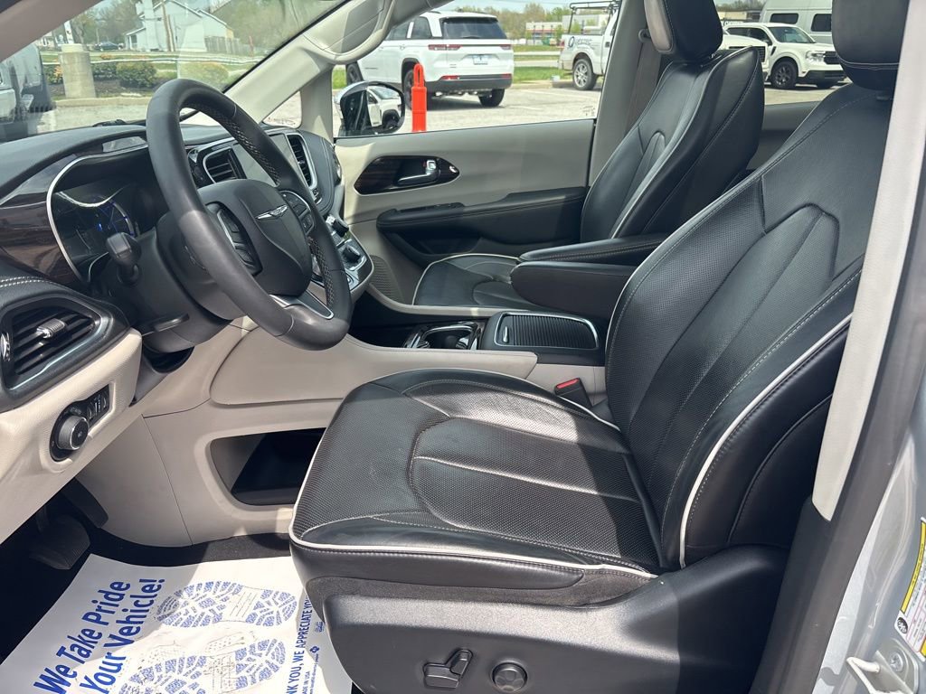 Used 2023 Chrysler Pacifica Limited image 56