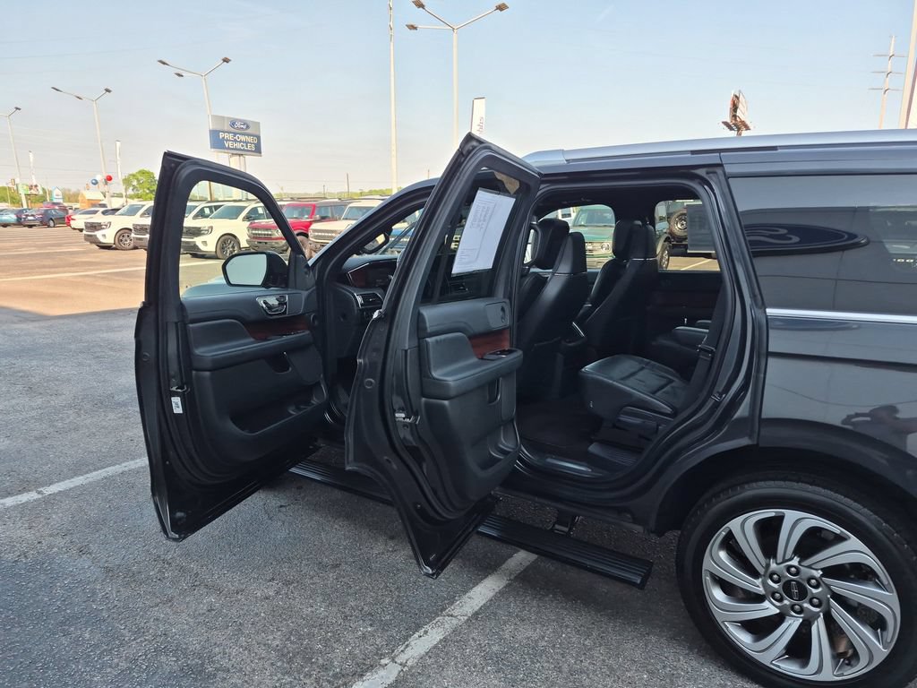 Used 2023 Lincoln Navigator Reserve AWD/4WD image 14
