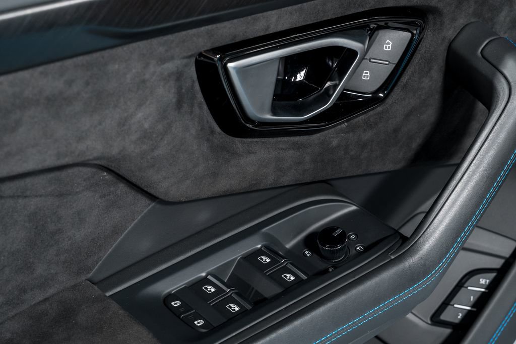 Used 2023 Lamborghini Urus S image 11