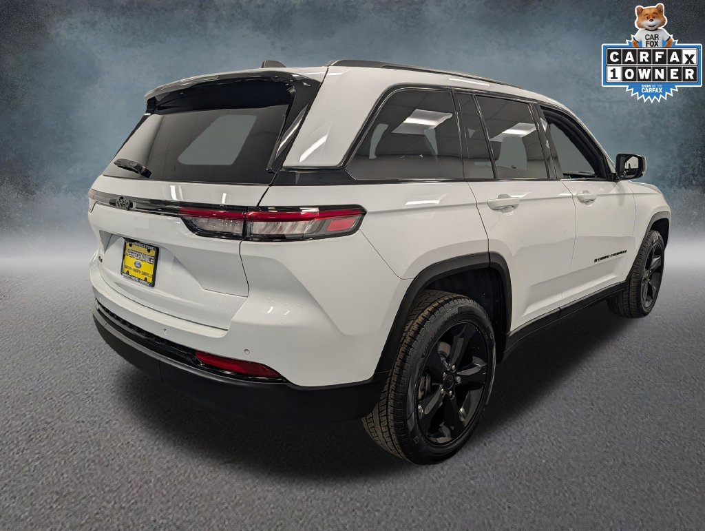 Used 2023 Jeep Grand Cherokee Altitude AWD/4WD image 4